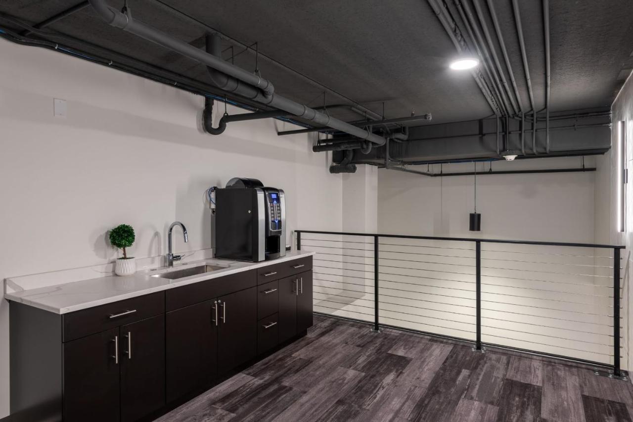 Flexhome Skywalk To Fiserv 1Br Apt U5 ミルウォーキー エクステリア 写真
